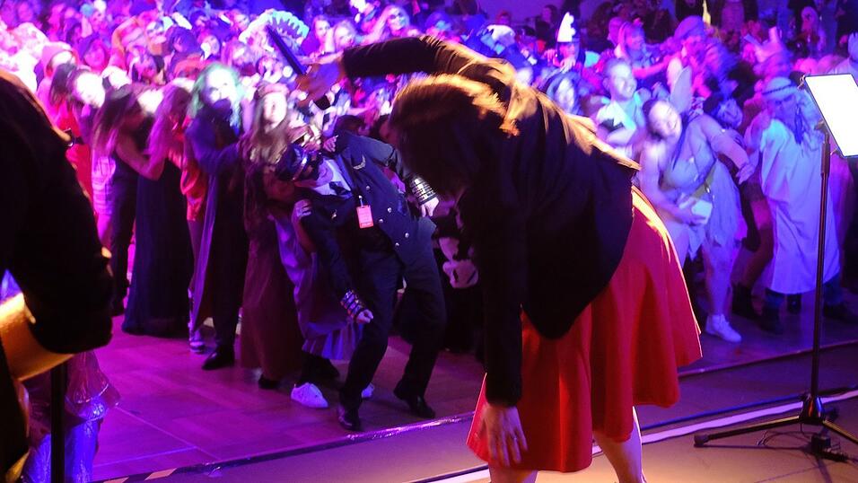 Der Künstlerball bot ein großes Showprogramm. Der Künstlerball bot ein großes Showprogramm.