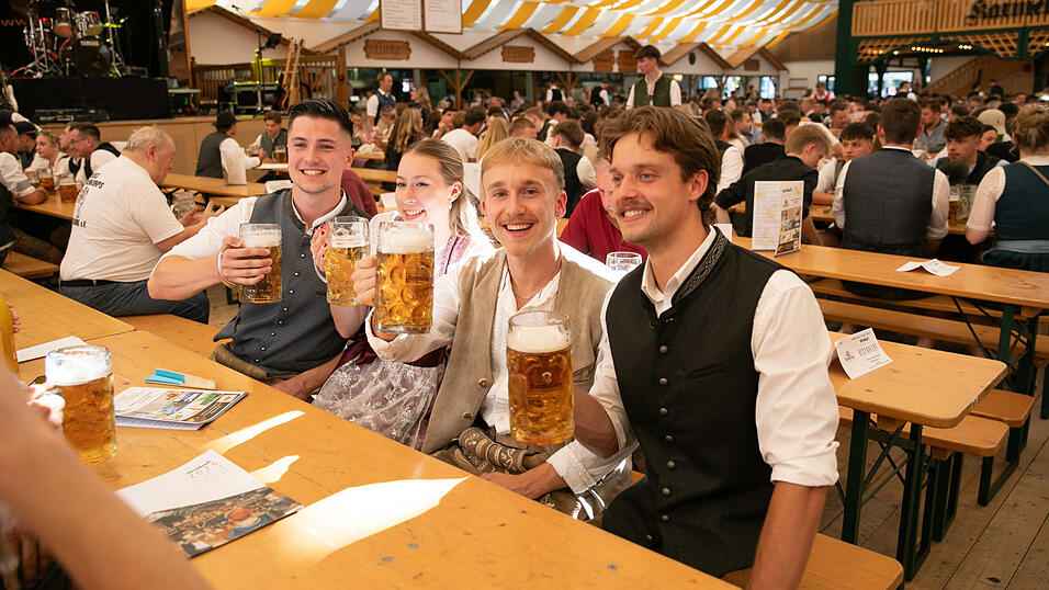 Die Partybilder vom Freitag, 8. August, aus dem Festzelt Nothaft. Die Partybilder vom Freitag, 8. August, aus dem Festzelt Nothaft.