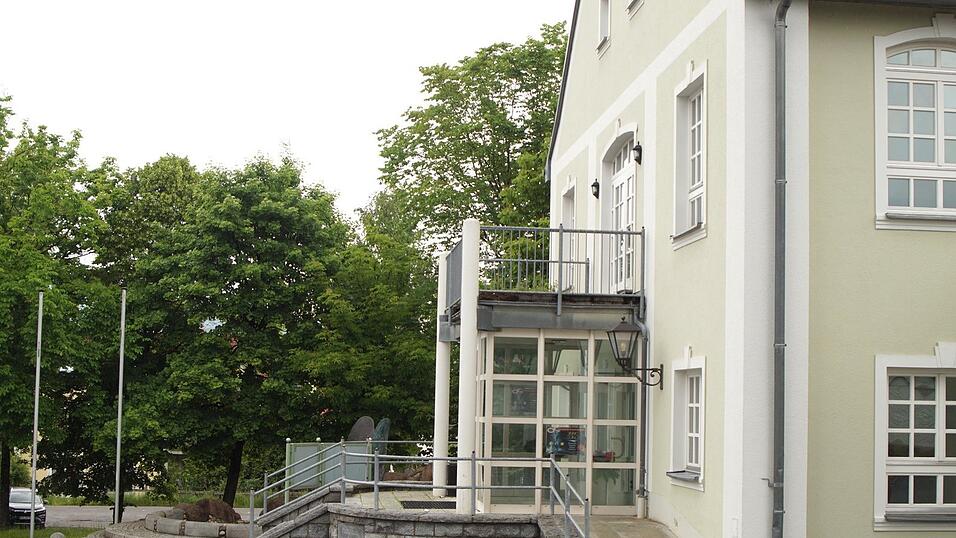 Die Heizung der Stadthalle ist veraltet, eine Sanierung nicht mehr rentabel. Bei der Stadtratssitzung wurden zwei Varianten f&uuml;r die W&auml;rmeversorgung vorgestellt.