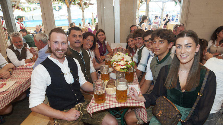 Die Partybilder vom Donnerstag, 13. August, aus dem Festzelt Lechner. Die Partybilder vom Donnerstag, 13. August, aus dem Festzelt Lechner.