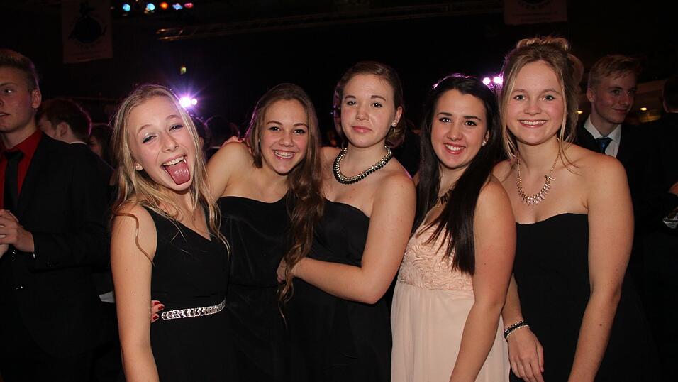 Die Bilder vom Abschlussball der Tanzschule Seidel in der Fraunhofer-Halle am 28. November. Die Bilder vom Abschlussball der Tanzschule Seidel in der Fraunhofer-Halle am 28. November.