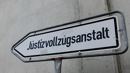 Justizvollzugsanstalten versuchen, Häftlingen beim Weg in ein straffreies Leben zu helfen. 