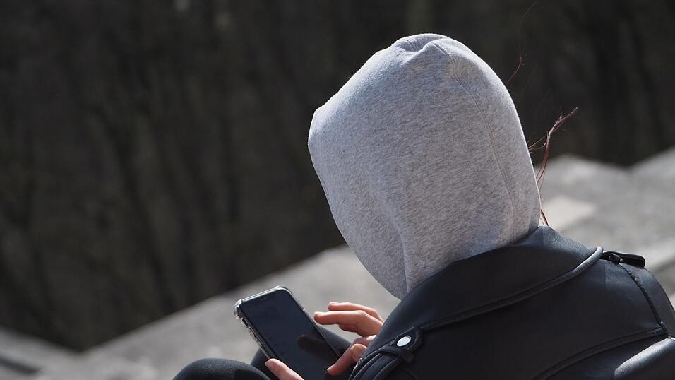 In Vilshofen verlor ein Mann Geld an Internet-Betrüger. (Symbolbild)
