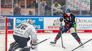Schon so etwas wie die Vorentscheidung im Spiel der Straubing Tigers am Freitagabend gegen den Vizemeister und CHL-Viertelfinalisten Bremerhaven ist das 3:1 durch Taylor Leier im zweiten Drittel gegen Fischtown-Goalie Maximilian Franzreb.