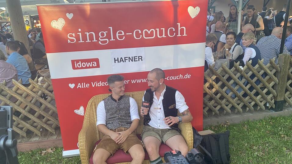 Langweilig wird es bei uns auf der Couch nie – dafür sorgen die sympathischen Gäste und die Moderatoren, die natürlich auch ihren Spaß haben. Langweilig wird es bei uns auf der Couch nie – dafür sorgen die sympathischen Gäste und die Moderatoren, die natürlich auch ihren Spaß haben.