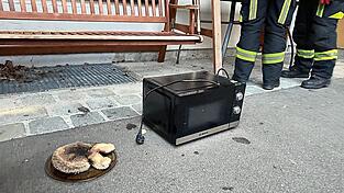 Das qualmende Kirschkernkissen hat eine höchst seltene Meldestufe ausgelöst und zahlreiche Wehren und Helfer nach Reichenbach geholt.