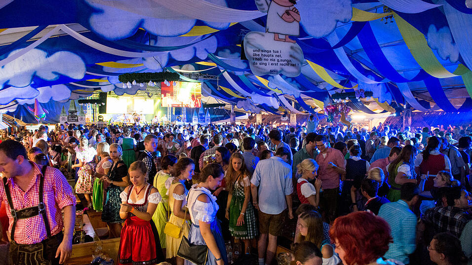 Der gro&szlig;e Festzeltvergleich - hier ein Eindruck vom Festzelt Reisinger. Foto: Mathias Adam