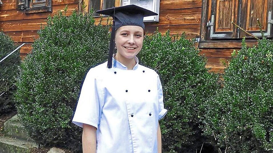 Hut steht ihr gut: Theresa G&ouml;tz von der Sauerbach-H&uuml;tte geh&ouml;rt mit zwei Doktorh&uuml;ten zu einer bundesweiten Rarit&auml;t.