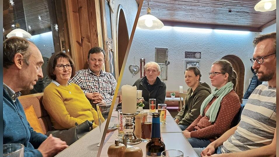 Zahlreiche Termine wurden bei der Mitgliederversammlung des Ortsverbandes Metten/Offenberg der Grünen im 'Grabmeier-Keller' festgelegt. Zahlreiche Termine wurden bei der Mitgliederversammlung des Ortsverbandes Metten/Offenberg der Grünen im 'Grabmeier-Keller' festgelegt.