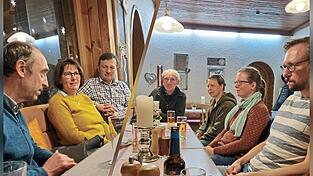 Zahlreiche Termine wurden bei der Mitgliederversammlung des Ortsverbandes Metten/Offenberg der Grünen im 'Grabmeier-Keller' festgelegt. Zahlreiche Termine wurden bei der Mitgliederversammlung des Ortsverbandes Metten/Offenberg der Grünen im 'Grabmeier-Keller' festgelegt.
