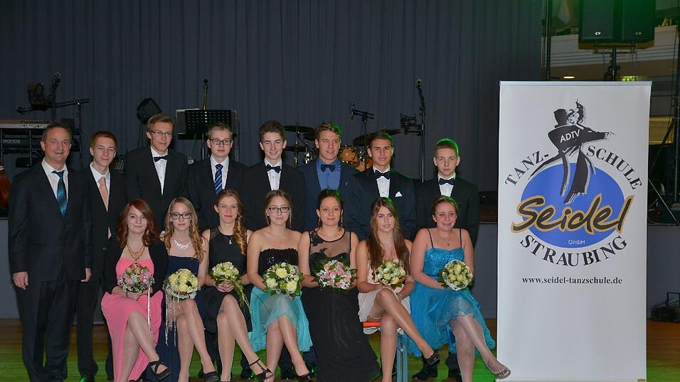 Die Bilder vom Abschlussball der Tanzschule Seidel in der Fraunhofer-Halle am 28. November. Die Bilder vom Abschlussball der Tanzschule Seidel in der Fraunhofer-Halle am 28. November.