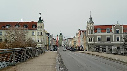 Egal wer in Vilsbiburg am 8. M&auml;rz oder bei einer Stichwahl zwei Wochen sp&auml;ter als Chef ins Rathaus einzieht: Derjenige oder diejenige wird die Geschicke einer Stadt lenken, die gro&szlig;e Bauvorhaben zu bew&auml;ltigen hat.