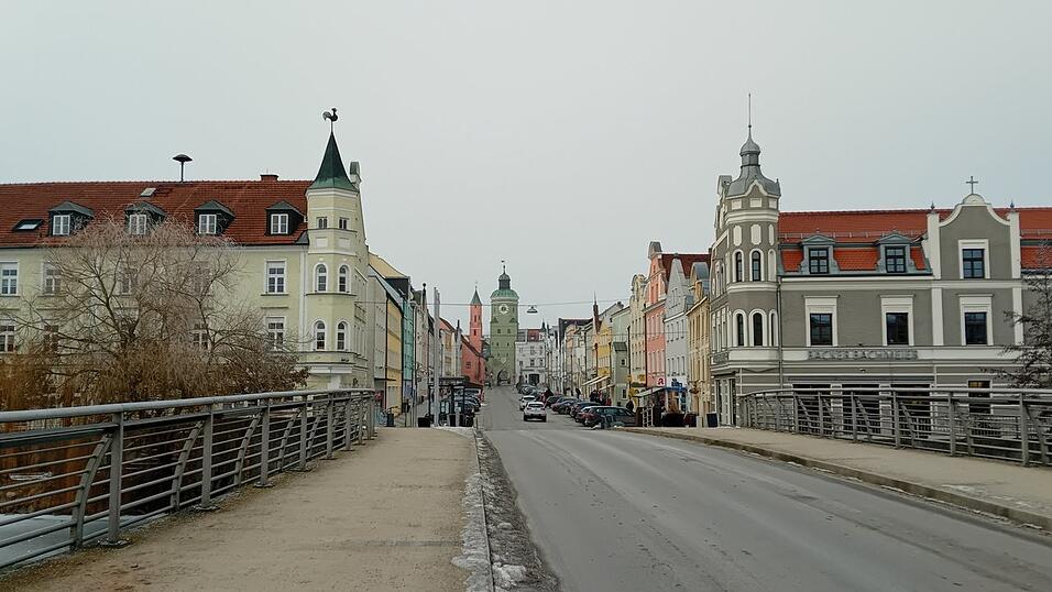 Egal wer in Vilsbiburg am 8. M&auml;rz oder bei einer Stichwahl zwei Wochen sp&auml;ter als Chef ins Rathaus einzieht: Derjenige oder diejenige wird die Geschicke einer Stadt lenken, die gro&szlig;e Bauvorhaben zu bew&auml;ltigen hat.