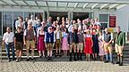 Das Team der Ausstellungs GmbH, Aufsichtsrat und Vertreter der Einsatzdienste, erleichtert über den in herausfordernden Zeiten friedlichen Verlauf von Volksfest und Ostbayernschau. Das Team der Ausstellungs GmbH, Aufsichtsrat und Vertreter der Einsatzdienste, erleichtert über den in herausfordernden Zeiten friedlichen Verlauf von Volksfest und Ostbayernschau.