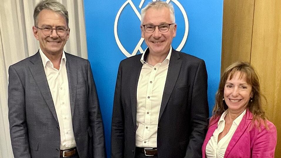 Landrat Werner Bumeder (Mitte) ist nun Vorsitzender im Ausschuss für Finanzen und Sparkassen. Landrat Werner Bumeder (Mitte) ist nun Vorsitzender im Ausschuss für Finanzen und Sparkassen.