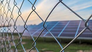 So manchen Bürgern von Willertshausen, Pfettrach und Attenkirchen sind die Pläne für weitere Solarparks in ihrer unmittelbaren Nachbarschaft ein Dorn im Auge. So manchen Bürgern von Willertshausen, Pfettrach und Attenkirchen sind die Pläne für weitere Solarparks in ihrer unmittelbaren Nachbarschaft ein Dorn im Auge.