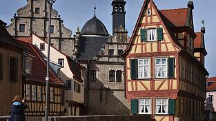 Nicht alle Denkmale werden so gut gepflegt wie das Malerwinkelhaus in Marktbreit. 24 Denkmale sind in den Jahren 2023 und 2024 verloren gegangen, teilt die Deutsche Stiftung Denkmalschutz in ihrem «Schwarzbuch» mit.