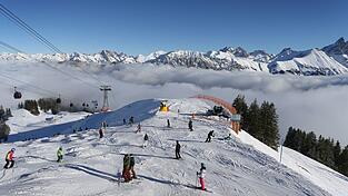Im Skigebiet am Fellhorn im Allgäu soll ein Sessellift erneuert werden. Naturschutzverbände gehen deshalb auf die Barrikaden. Im Skigebiet am Fellhorn im Allgäu soll ein Sessellift erneuert werden. Naturschutzverbände gehen deshalb auf die Barrikaden.