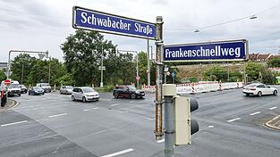 Der Frankenschnellweg wird in N&uuml;rnberg zum Nadel&ouml;hr. Die Stadt will diesen ausbauen, damit der Verkehr wieder besser rollt. (Archivbild)
