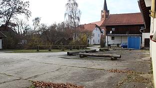 Die Dorfmitte in Hohenegglkofen soll sch&ouml;ner gestaltet werden. Jetzt sieht sie noch etwas karg aus.