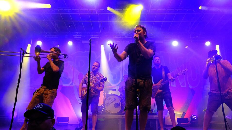 LaBrassBanda begeisterte am Donnerstagabend das Publikum in Straubing.