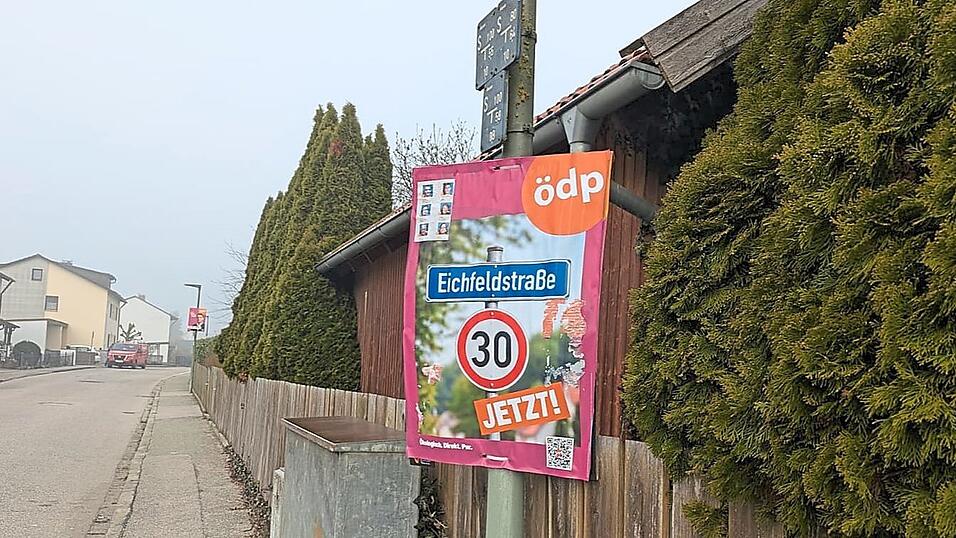 Das Thema ist im Kommunalwahlkampf auch ein Politikum. Die &Ouml;DP plakatiert in der Eichfeldstra&szlig;e f&uuml;r die Einf&uuml;hrung von Tempo 30.