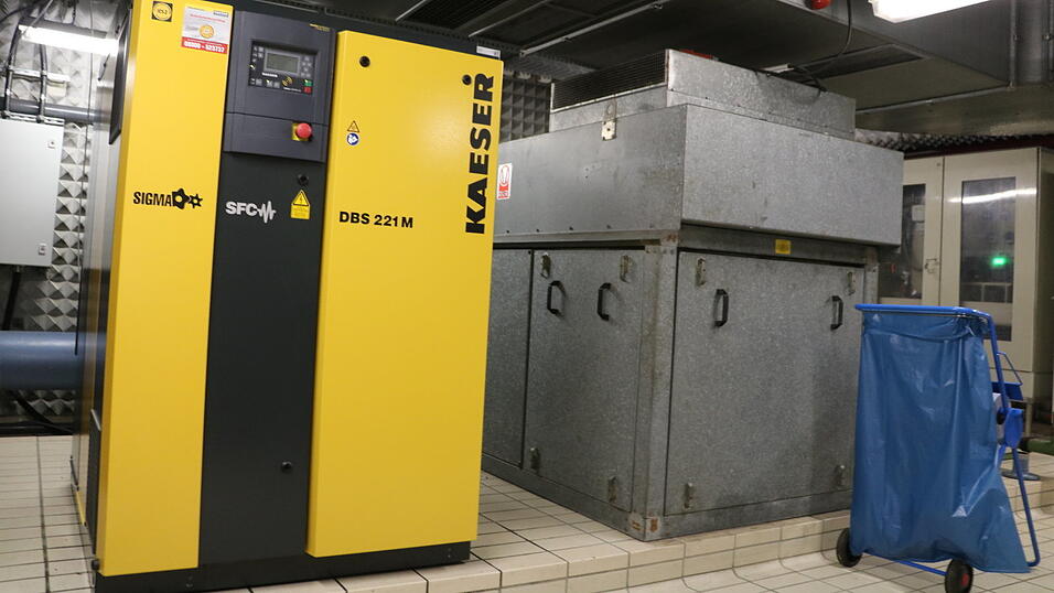 Ein Teil der alten, grauen Gebl&auml;se wurde durch neue, effizientere Modelle ersetzt.