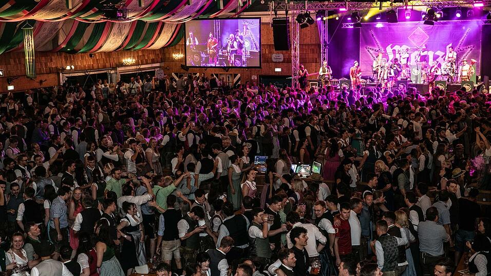 Die Partybilder vom Sonntag, 17. August, aus dem Festzelt Weckmann. Die Partybilder vom Sonntag, 17. August, aus dem Festzelt Weckmann.