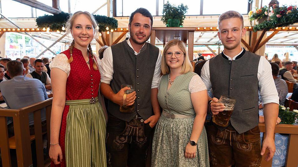 Die Partybilder vom Mittwoch, 14. August 2024, aus dem Festzelt Nothaft. Die Partybilder vom Mittwoch, 14. August 2024, aus dem Festzelt Nothaft.