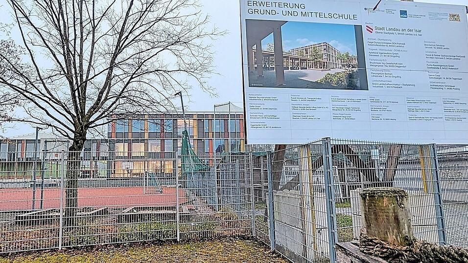 Der Erweiterungsbau der Grund- und Mittelschule in Landau ist eigentlich fast fertig - bis auf ein wichtiges Detail.