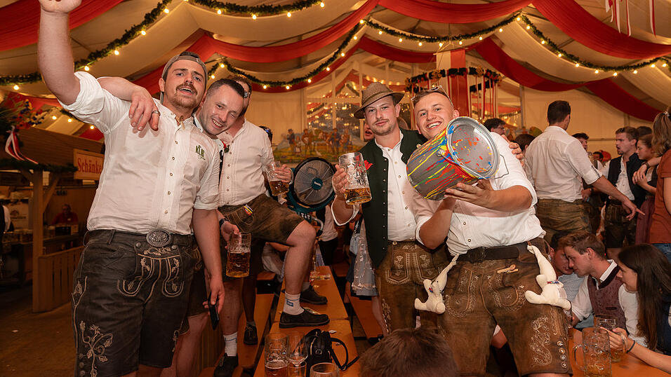 Die Partybilder vom Samstag, 19. August 2023, aus dem Festzelt Greindl. Die Partybilder vom Samstag, 19. August 2023, aus dem Festzelt Greindl.