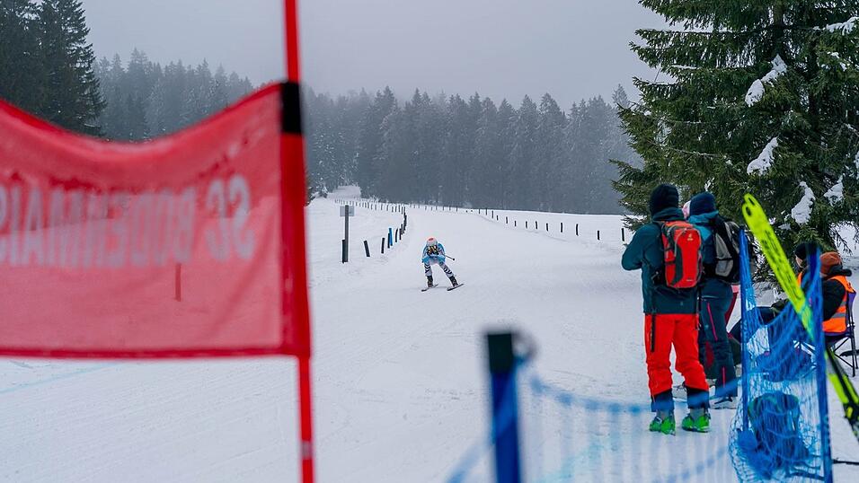 Vom Gro&szlig;en Arber geht es &uuml;ber acht Kilometer bis nach Bodenmais ins Ortszentrum.