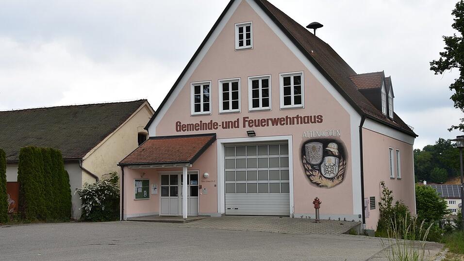 Einige Investitionen stehen für die FFW Attenhofen ins Haus, die größte stellt die Anschaffung eines neuen Tanklöschfahrzeugs dar. Einige Investitionen stehen für die FFW Attenhofen ins Haus, die größte stellt die Anschaffung eines neuen Tanklöschfahrzeugs dar.