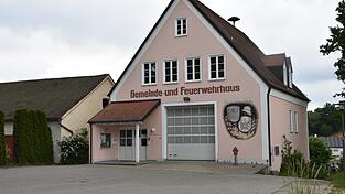 Einige Investitionen stehen für die FFW Attenhofen ins Haus, die größte stellt die Anschaffung eines neuen Tanklöschfahrzeugs dar. Einige Investitionen stehen für die FFW Attenhofen ins Haus, die größte stellt die Anschaffung eines neuen Tanklöschfahrzeugs dar.