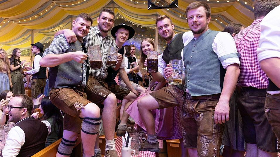 Die Partybilder vom Samstag, 8. August, aus dem Festzelt Reisinger. Die Partybilder vom Samstag, 8. August, aus dem Festzelt Reisinger.