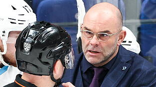 Craig Woodcroft bleibt Trainer bei den Straubing Tigers. 