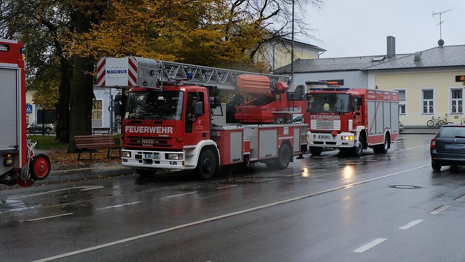 Wegen einer Bombendrohung ist derzeit das Gebiet um die Berufsschule in der Pestalozzistraße in Straubing gesperrt.