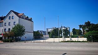 Das ehemalige Edeka-Gebäude aus den 1980er Jahren ließ die Marktgemeinde in den vergangenen Monaten abreißen.