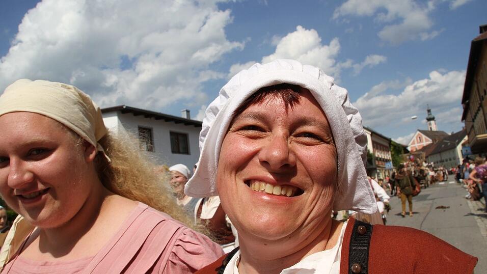 Die schönsten Augenblicke des historischen Drachenstich-Festzuges 2016. Die schönsten Augenblicke des historischen Drachenstich-Festzuges 2016.