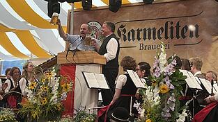 Hubert Aiwanger und Christian Bernreiter haben am Samstag das Gäubodenvolksfest eröffnet.