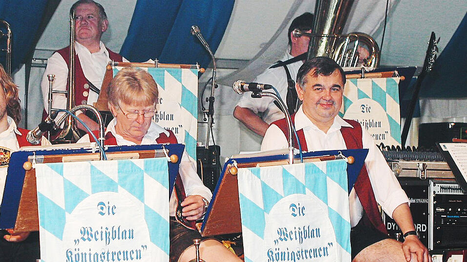 Sepp Pielmeier (r.) bei einem Auftritt im Festzelt 2001 Sepp Pielmeier (r.) bei einem Auftritt im Festzelt 2001