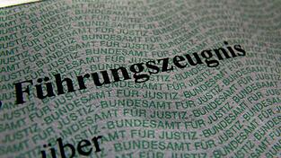 Das Führungszeugnis auf Papier soll weiter verfügbar sein. (Symbolbild) Das Führungszeugnis auf Papier soll weiter verfügbar sein. (Symbolbild)