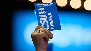 Die Delegierten haben beim CSU-Parteitag in München auch über zahlreiche Anträge abgestimmt. Die Delegierten haben beim CSU-Parteitag in München auch über zahlreiche Anträge abgestimmt.
