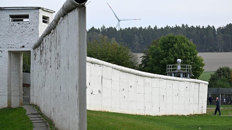 Die Mauer von Mödlareuth ist Teil des Außengeländes des Museums. (Archivbild) Die Mauer von Mödlareuth ist Teil des Außengeländes des Museums. (Archivbild)