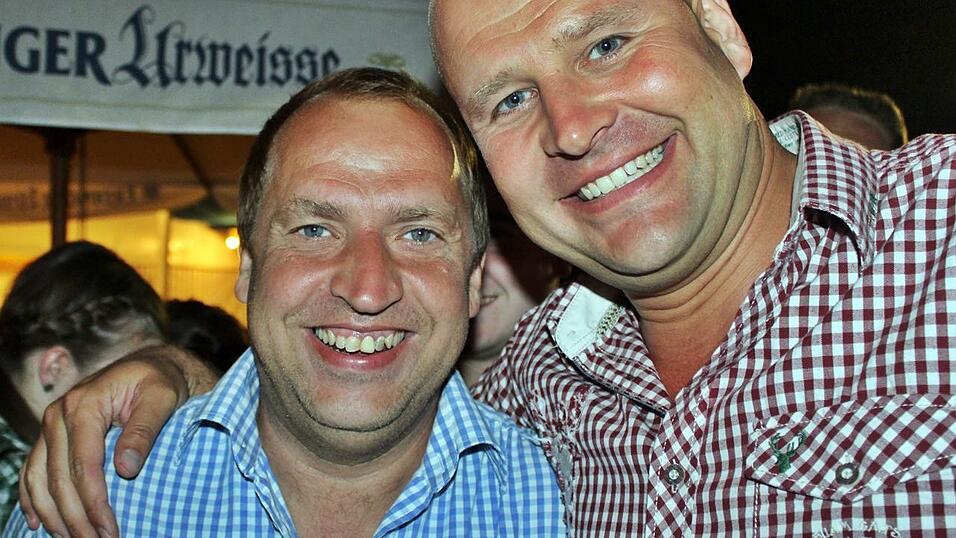 Auch am Freitag war super Stimmung am Ergoldinger Volksfest. Auch am Freitag war super Stimmung am Ergoldinger Volksfest.