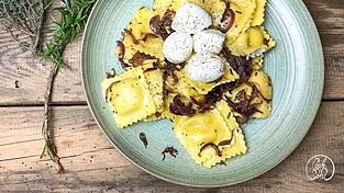 Ravioli mit Ricotta-Füllung sind ein Allrounder und können mit unterschiedlichsten Saucen kombiniert werden.