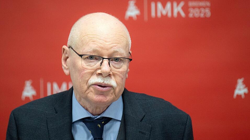 Ulrich Mäurer (SPD), Innensenator von Bremen, berichtet über die Ergebnisse einer Sonder-Videokonferenz der Innenminister von Bund und Ländern zu der Gewalttat in Aschaffenburg.