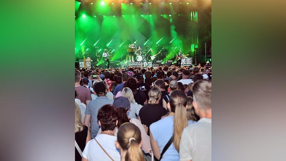 Fotos des&nbsp;ersten Open-Air-Abends auf der Ringelstecherwiese.&nbsp;