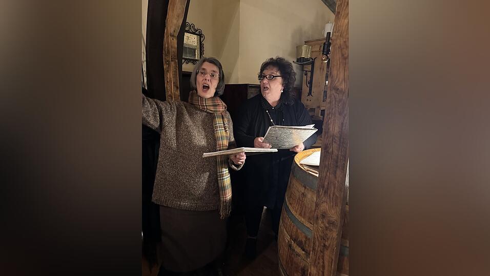 Das Duo Elisabeth Grotz und Theresia Pany sang zweistimmige Mundartlieder.
