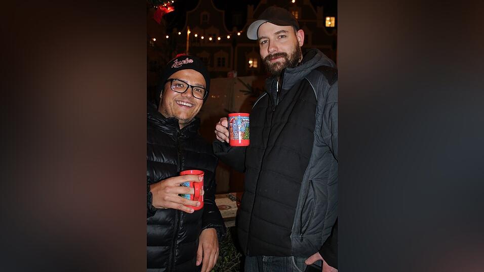 Am Donnerstagabend ist der Landshuter Christkindlmarkt eröffnet worden. Am Donnerstagabend ist der Landshuter Christkindlmarkt eröffnet worden.